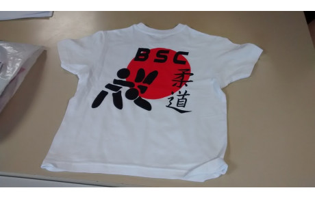 Tee shirt avec le nouveau logo